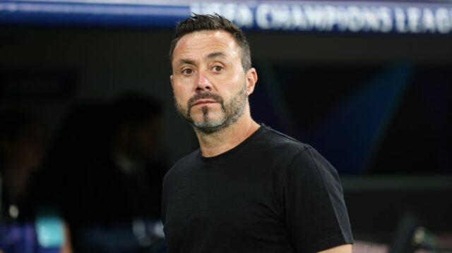 Roberto De Zerbi, hlavný tréner Olympique de Marseille, sa pozerá na zápas MD1 fázy Ligy majstrov UEFA 2025/26 medzi Realom Madrid CF a Olympique de Marseille na Estadio Santiago Bernabeu 16. septembra 2025 v Madride, Španielsko.