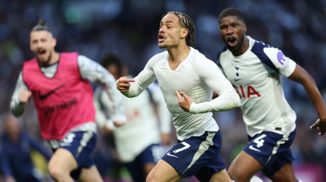 Tottenham poslal štipľavý verdikt o penaltách, pretože opatrnosť Xaviho Simonsa vedie k požiadavke na zmenu pravidiel
