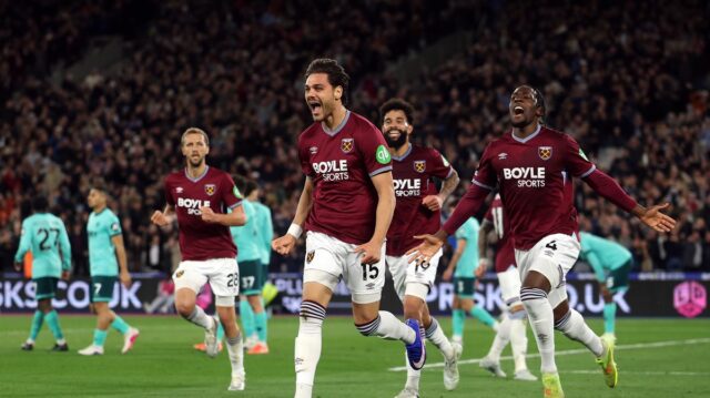 West Ham porazil Wolves a dostal Tottenham do zóny zostupu 