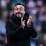 SUNDERLAND, ANGLICKO - 12. apríla: Roberto De Zerbi, manažér Tottenhamu Hotspur, tlieskal počas zápasu Premier League medzi Sunderlandom a Tottenhamom Hotspur na štadióne Light 12. apríla 2026 v anglickom Sunderlande. (Foto: George Wood/Getty Images)