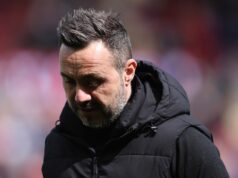 Tottenham varoval, že sa NEVRÁTI, ak zostúpi z Premier League Hlavný tréner Tottenhamu Hotspur Roberto De Zerbi vyzerá skľúčený počas zápasu Premier League medzi Sunderlandom a Tottenhamom Hotspur na Stadium of Light v Sunderlande, Spojené kráľovstvo, 12. apríla 2026. (Foto MI News/NurPhoto cez Getty Images)