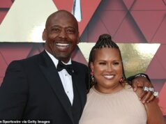 Tréner Kansas City Chiefs Dave Merritt bol zatknutý za domácu hádku vlastnej dcéry v predvečer draftu NFL Hlavný defenzívny tréner Dave Merritt na červenom koberci pred slávnostným ringom šampionátu Super Bowl 15. júna 2023 na Union Station v Kansas City, Missouri.