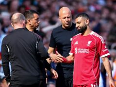 Tréner Liverpoolu Arne Slot poskytuje po striedaní znepokojujúce informácie o zranení Mo Salaha Manažér / hlavný tréner Liverpoolu Arne Slot sa rozprával s Mohamedom Salahom z Liverpoolu, keď odchádzal zranený