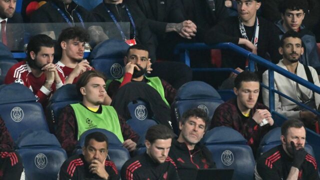 Tréner Liverpoolu Arne Slot uvádza presvedčivý dôvod, prečo Mohamed Salah Mohamed Salah sleduje z lavičky Liverpoolu prehru Ligy majstrov na ihrisku Paríža Saint-Germain