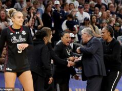 Trénerka ženského basketbalu v Južnej Karolíne Dawn Staleyová konečne prehovorila o Geno Auriemmovi z UConn Dawn Staley a Geno Auriemma sú videní fajčiť na sebe počas Final Four