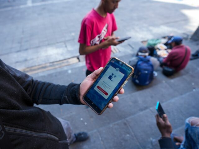 Trump opäť ukončí právne postavenie ľudí, ktorí vstúpili do USA pomocou aplikácie CBP One | Správy Donalda Trumpa
