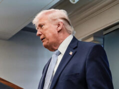 Trump súhlasí s pozastavením útokov na Irán, ak sa otvorí Hormuzský prieliv | Americko-izraelská vojna proti Iránu Trump súhlasí s pozastavením útokov na Irán, ak sa otvorí Hormuzský prieliv | Americko-izraelská vojna proti Iránu