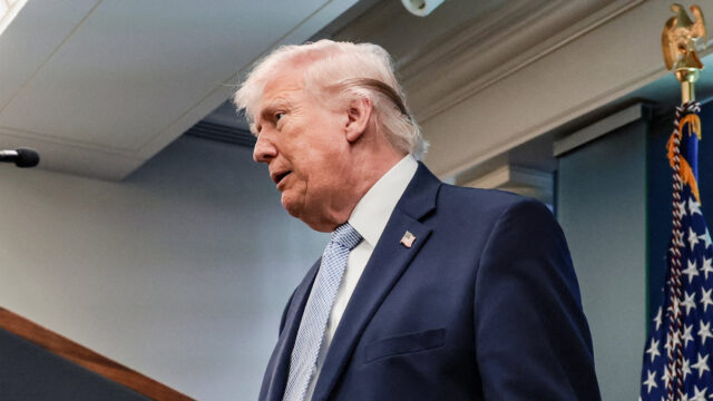 Trump súhlasí s pozastavením útokov na Irán, ak sa otvorí Trump súhlasí s pozastavením útokov na Irán, ak sa otvorí Hormuzský prieliv | Americko-izraelská vojna proti Iránu