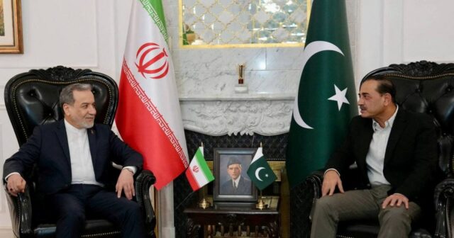 Trump zrušil cestu amerických vyslancov po tom, čo iránsky Araghchi opustil Pakistan | Americko-izraelská vojna proti Iran News
