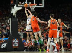 UConn svaly cez Illini, pripravený na titul strieľať na Final Four Basketbal NCAA: Final Four National Semifinále – Illinois v Connecticute