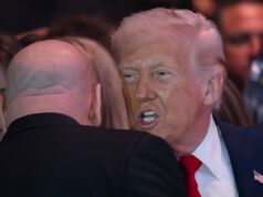 UFC pridáva Josha Hokita na kartu Bieleho domu na žiadosť Donalda Trumpa, keďže prezident sleduje instantnú klasiku Donald Trump (vpravo) pri rozhovore so šéfom UFC Danom Whiteom (AFP cez Getty Images)