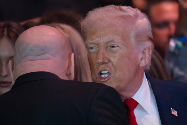 Donald Trump (vpravo) pri rozhovore so šéfom UFC Danom Whiteom (AFP cez Getty Images)