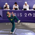 Rachael Gunn je zobrazená počas breakdance, ktorý z nej na olympijských hrách v Paríži v roku 2024 urobil online senzáciu.