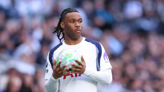 Destiny Udogie utrpel zranenie, kvôli ktorému bude chýbať Wolves vs Tottenham