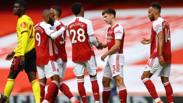 Joe Willock z Arsenalu oslavuje strelenie svojho druhého gólu počas zápasu B-skupiny Európskej ligy UEFA medzi Arsenal FC a Dundalk FC na Emirates Stadium 29. októbra 2020 v Londýne v Spojenom kráľovstve.