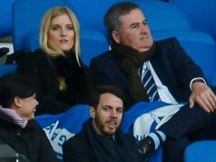 V živote Richarda Keysa teraz po návrate do Veľkej Británie s manželkou, ktorá je o 31 rokov mladšia Richard Keys sledoval zápas s Luciou Rose v roku 2018