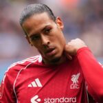 Van Dijkova kariéra v Liverpoole je takmer u konca, pretože pokora Man City núti Carraghera obrátiť sa