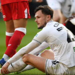 Vitor Matos máva rukami počas remízy Swansea s Middlesbrough