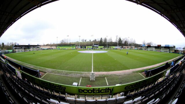   Forest Green Rovers odmietli správy zo sociálnych médií, že fanúšika odstránili z ich pôdy za to, že si dal sendvič so slaninou.
