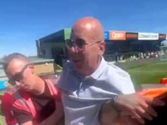 Vegánsky klub Forest Green Rovers poprel, že fanúšika vyhodili zo štadióna za to, že si strčil do zeme „slaninu“ Virálne video tvrdilo, že fanúšika vyhodili z Forest Green Rovers za to, že si dal slaninu sarnie