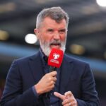 Roy Keane hovorí do mikrofónu