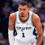 Victor Wembanyama vyhráva prvého jednohlasne defenzívneho hráča roka v NBA