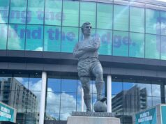 Videl som, ako môj milovaný tím prehral vo Wembley (opäť!), ale tu je dôvod, prečo som stále odchádzal s úsmevom, keď posledné ukazuje cnosť podpory klubu nižšej ligy uprostred chamtivosti Premier League, píše OLIVER HOLT Obe moje dcéry (Alice, vľavo a Edie) prišli so mnou v nedeľu na finále EFL Trophy proti Luton Town.