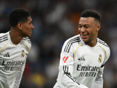 Video: Elegantné gesto útočníka Realu Madrid voči manažérovi Alaves po rozhodujúcom víťazstve Download app from appStore