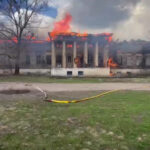 Video: Historická budova na Ukrajine je v plameňoch po útoku ruského bezpilotného lietadla | História