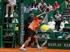 Video: Rozpad Medvedeva – Tenisová hviezda rozbila raketu pri rekordnej prehre v Monte Carle Download app from appStore