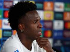 Vinicius ukončuje pochybnosti o svojej budúcnosti… a posiela Alonsovi správu Download app from appStore