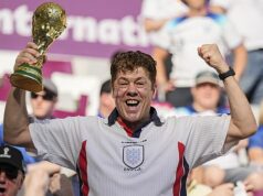 Virálny fanúšik Anglicka tvrdí, že FIFA „uhýba“ priaznivcom kvôli lístkom a cestovaniu – pretože začína s predajom domu za 350 000 libier, aby mohol financovať desiaty výlet na majstrovstvá sveta toto leto Andy Milne (62) sa preslávil po tom, ako sa šíril obraz, na ktorom má na sebe tričko Three Lions a drží repliku trofeje Svetového pohára na Katare 2022.