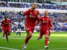 Virgil van Dijk dosiahol víťaza 101. minúty, keď Liverpool porazil Everton – 5 bodov LIVERPOOL, ANGLICKO - 19. APRÍLA: (VYCHÁDZA SLNKO, VONKA SLNKO) Virgil van Dijk z Liverpoolu oslavuje strelenie druhého gólu svojho tímu počas zápasu Premier League medzi Evertonom a Liverpoolom na štadióne Hill Dickinson 19. apríla 2026 v Liverpoole v Anglicku. (Foto Liverpool FC/Liverpool FC cez Getty Images)