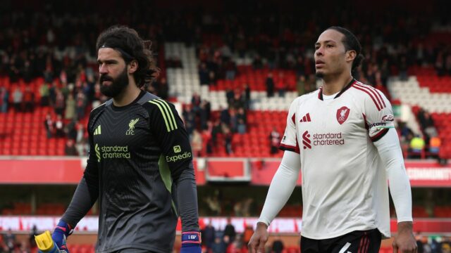 Alisson Becker z Liverpoolu a Virgil van Dijk 