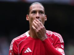 Virgil van Dijk robí blázna z Jamieho Carraghera ako „príliš dobrého“ esa Liverpoolu, ktorý je teraz príliš priemerný Virgil van Dijk bol v tejto sezóne pre Liverpool občas prekážkou