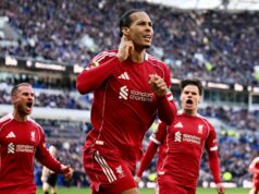 Víťaz Virgila van Dijka po agónii v Evertone pre hviezdu Liverpoolu skutočne „znamená viac“. LIVERPOOL, ANGLICKO - 19. APRÍLA: (VYCHÁDZA SLNKO, VONKA SLNKO) Virgil van Dijk z Liverpoolu oslavuje strelenie druhého gólu svojho tímu počas zápasu Premier League medzi Evertonom a Liverpoolom na štadióne Hill Dickinson 19. apríla 2026 v Liverpoole v Anglicku. (Foto Liverpool FC/Liverpool FC cez Getty Images)