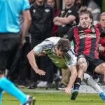 Víťaz zápasu tínedžerov vedie Nové Anglicko, Atlanta kĺzavá