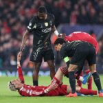 Najnovší krutý zvrat v roku „šialenstva“ nastal v utorok večer, keď Hugo Ekitike utrpel zranenie achilovky proti Paris Saint-Germain.