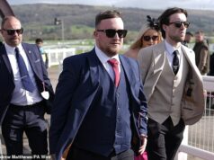 Vo svete točenia peňazí Luka Littlera: PR expert odhaľuje, prečo senzácia v šípkach zatienila Emma Raducanu, „dôvtipný“ dôvod, prečo obchoduje s kartami na eBay a ako by ich trhová hodnota mohla dosiahnuť 90 MILIÓNOV £ Vo svete točenia peňazí Luka Littlera: PR expert odhaľuje, prečo senzácia v šípkach zatienila Emma Raducanu, „dôvtipný“ dôvod, prečo obchoduje s kartami na eBay a ako by ich trhová hodnota mohla dosiahnuť 90 MILIÓNOV £