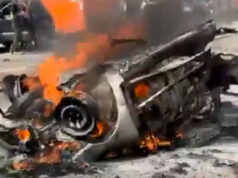 Vozidlá horia v Izraeli po zásahu troskami iránskych projektilov | Americko-izraelská vojna proti Iránu Vozidlá horia v Izraeli po zásahu troskami iránskych projektilov | Americko-izraelská vojna proti Iránu