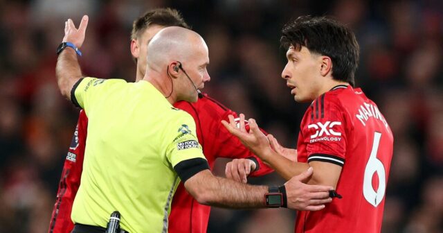 Vyhlásenie Premier League Match Center k červenej karte Lisandra Martineza | Futbal | Šport
