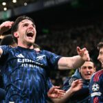 Declan Rice oslavuje gól Arsenalu, ktorý strelil Kai Havertz