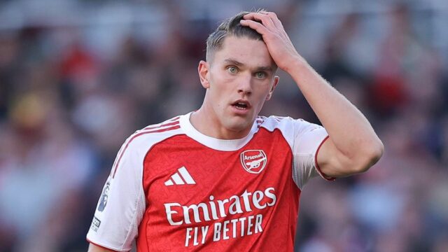 Viktor Gyokeres z Arsenalu reaguje na premárnenú šancu počas zápasu Premier League medzi Arsenalom a Manchestrom City na Emirates Stadium 21. septembra 2025 v Londýne v Anglicku.