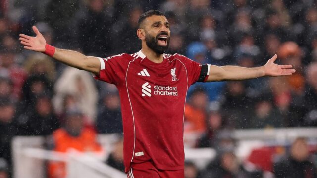 Mohamed Salah z Liverpoolu reaguje počas štvrťfinálového zápasu 2025/26 Ligy majstrov UEFA medzi Liverpool FC a Paris Saint-Germain FC na Anfielde 14. apríla 2026 v Liverpoole v Anglicku