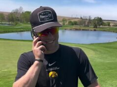 Vysokoškolská futbalová hviezda Wild moment je draftovaná Steelers pri hraní golfu so svojou priateľkou Futbalová hviezda Iowy Kaden Wetjen hral golf, keď ho draftovali Steelers