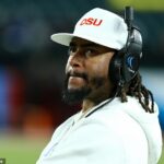 Bývalú hviezdu NFL DeSeana Jacksona obvinil jeden z jeho bývalých hráčov v štáte Delaware z presadzovania „mentality spojenej s gangom“.