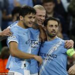 Bernardo Silva bol rozhodujúci, keď umožnil Abdukodirovi Khusanovovi (vľavo) vyrovnať sa po hororovom začiatku jeho minuloročného debutu proti Chelsea