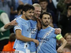 Vždy fit, nikdy neskoro a hráč Pepových „snov“: Ako sa Bernardo Silva stal Guardiolovým „obľúbencom“, príbehy nespievaného lídra Manchestru City a osudové rozhodnutie, ktoré mu zabránilo odísť Bernardo Silva bol rozhodujúci, keď umožnil Abdukodirovi Khusanovovi (vľavo) vyrovnať sa po hororovom začiatku jeho minuloročného debutu proti Chelsea