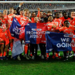 Fanúšikovia Coventry počas zápasu v Blackburne, ktorý si zabezpečil propagáciu