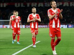 Wayne Rooney kritizuje obranu v „šialenom“ a „chaotickom“ európskom súboji medzi PSG a Bayernom Mníchov Hráči Bayernu vyzerali sklamaní napriek tomu, že sa vrátili do nerozhodného stavu (Getty)